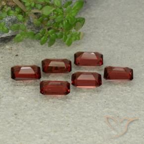Shop natural 3.31ct ディープレッド パイロープガーネット gems, 八角形 / エメラルドカット, from モザンビーグ at GemSelect. In stock, global shipping!