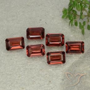 Shop natural 3.38ct ディープレッド パイロープガーネット gems, 八角形 / エメラルドカット, from モザンビーグ at GemSelect. In stock, global shipping!