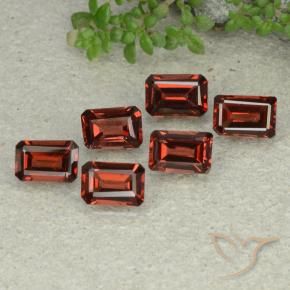 Shop natural 4.10ct ディープレッド パイロープガーネット gems, 八角形 / エメラルドカット, from モザンビーグ at GemSelect. In stock, global shipping!