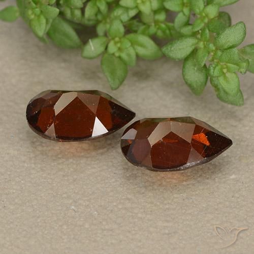 Shop natural 2.02ct メルローレッド パイロープガーネット gems, 洋梨の形, from モザンビーグ at GemSelect. In stock, global shipping!