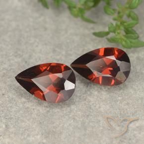 Shop natural 1.90ct ディープレッド パイロープガーネット gems, 洋梨の形, from モザンビーグ at GemSelect. In stock, global shipping!