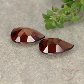 Shop natural 1.89ct ダークレッド パイロープガーネット gems, 洋梨の形, from モザンビーグ at GemSelect. In stock, global shipping!