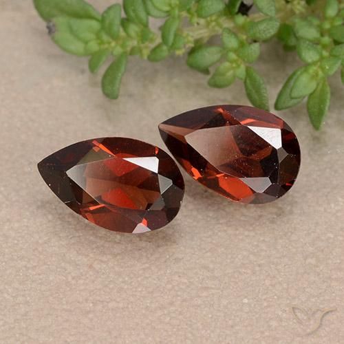 Shop natural 1.83ct ディープレッド パイロープガーネット gems, 洋梨の形, from モザンビーグ at GemSelect. In stock, global shipping!