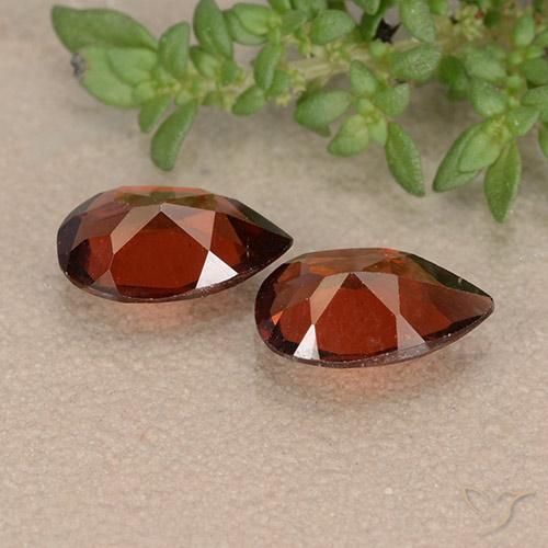 Shop natural 1.83ct ディープレッド パイロープガーネット gems, 洋梨の形, from モザンビーグ at GemSelect. In stock, global shipping!