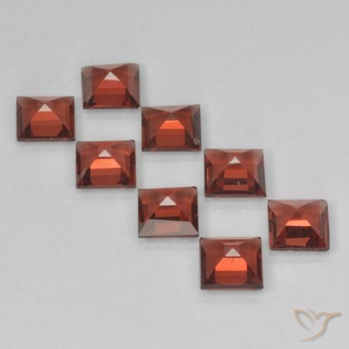 Shop natural 2.94ct サングリアレッド パイロープガーネット gems, 四角形, from モザンビーグ at GemSelect. In stock, global shipping!