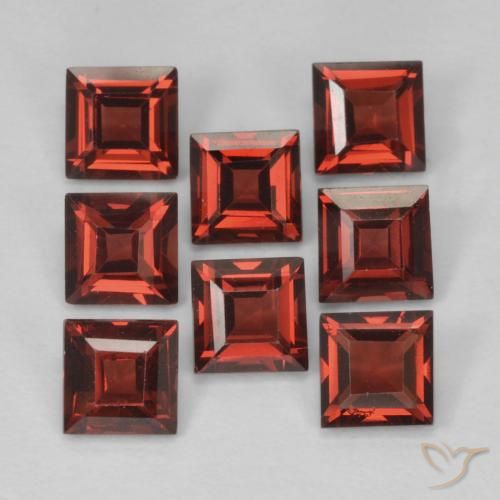Shop natural 3.47ct 濃いスカーレットレッド パイロープガーネット gems, 四角形, from モザンビーグ at GemSelect. In stock, global shipping!
