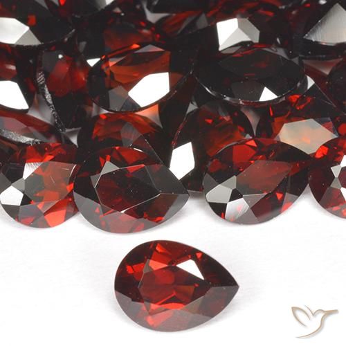 0.84ct 天然 ダークレッド パイロープガーネット, 洋梨の形, VVS-VS