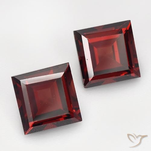 Shop natural 4.37ct ディープレッド パイロープガーネット gems, 四角形, from モザンビーグ at GemSelect. In stock, global shipping!