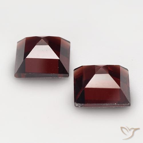 Shop natural 4.37ct ディープレッド パイロープガーネット gems, 四角形, from モザンビーグ at GemSelect. In stock, global shipping!