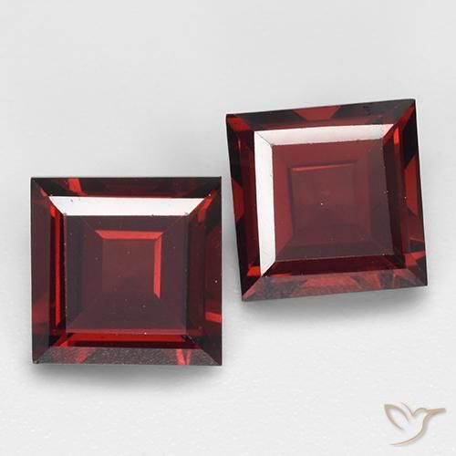 Shop natural 4.10ct ディープレッド パイロープガーネット gems, 四角形, from モザンビーグ at GemSelect. In stock, global shipping!