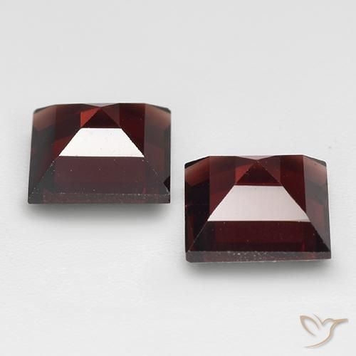 Shop natural 4.10ct ディープレッド パイロープガーネット gems, 四角形, from モザンビーグ at GemSelect. In stock, global shipping!