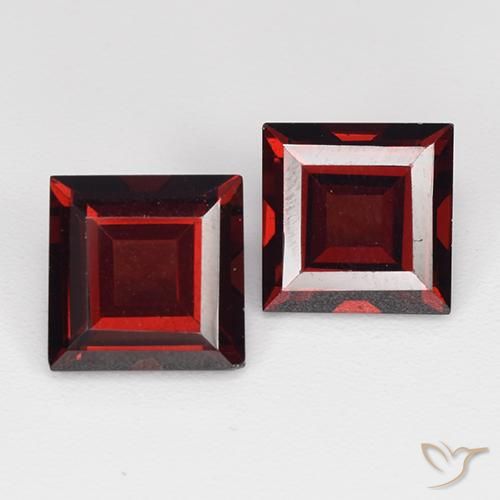 Shop natural 4.27ct ディープレッド パイロープガーネット gems, 四角形, from モザンビーグ at GemSelect. In stock, global shipping!