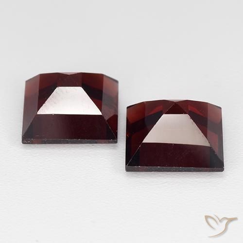 Shop natural 4.24ct ダークレッド パイロープガーネット gems, 四角形, from モザンビーグ at GemSelect. In stock, global shipping!