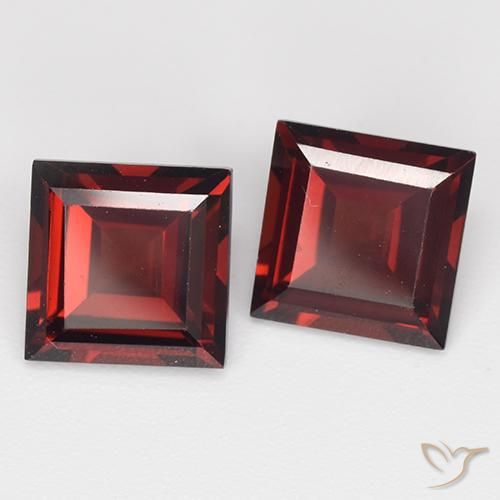 Shop natural 4.24ct ダークレッド パイロープガーネット gems, 四角形, from モザンビーグ at GemSelect. In stock, global shipping!