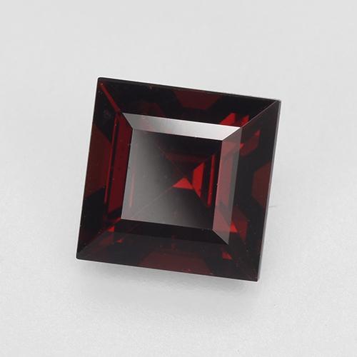 1.57カラットの天然ダークレッドパイロープガーネット（6.1×6.1 mm・四角）