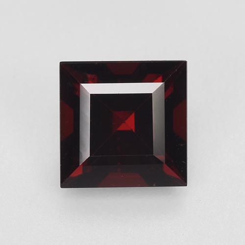 1.57カラットの天然ダークレッドパイロープガーネット（6.1×6.1 mm・四角）