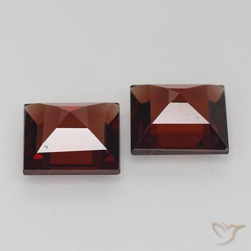 Shop natural 2.49ct ディープレッド パイロープガーネット gems, 四角形, from マダガスカル at GemSelect. In stock, global shipping!