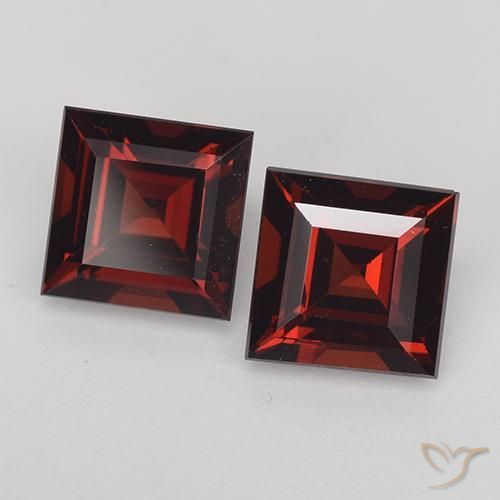 Shop natural 2.92ct ディープレッド パイロープガーネット gems, 四角形, from マダガスカル at GemSelect. In stock, global shipping!