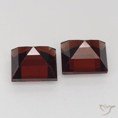 Shop natural 2.92ct ディープレッド パイロープガーネット gems, 四角形, from マダガスカル at GemSelect. In stock, global shipping!