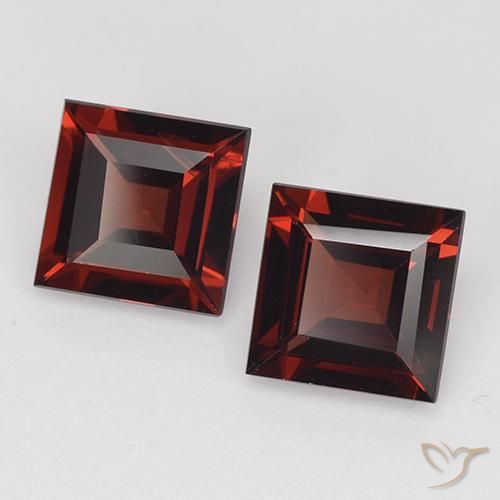Shop natural 2.55ct ダークレッド パイロープガーネット gems, 四角形, from マダガスカル at GemSelect. In stock, global shipping!