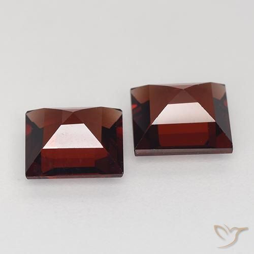 Shop natural 2.55ct ダークレッド パイロープガーネット gems, 四角形, from マダガスカル at GemSelect. In stock, global shipping!