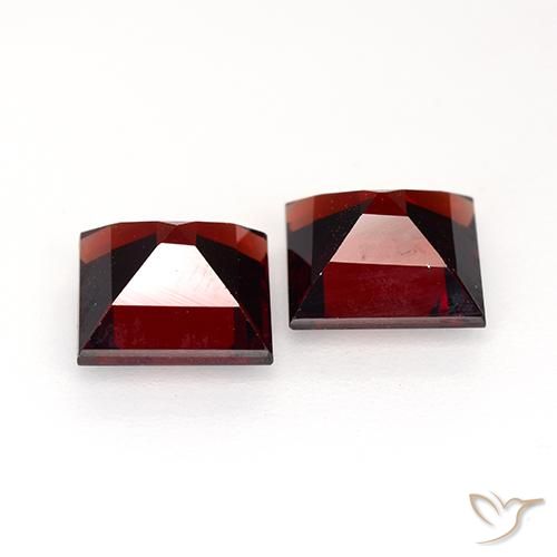 Shop natural 4.17ct ディープレッド パイロープガーネット gems, 四角形, from モザンビーグ at GemSelect. In stock, global shipping!