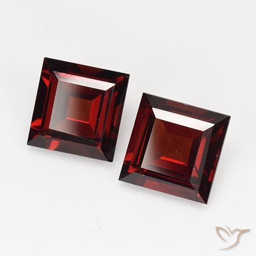 Shop natural 3.91ct ディープレッド パイロープガーネット gems, 四角形, from モザンビーグ at GemSelect. In stock, global shipping!
