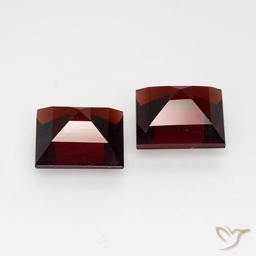 Shop natural 3.91ct ディープレッド パイロープガーネット gems, 四角形, from モザンビーグ at GemSelect. In stock, global shipping!