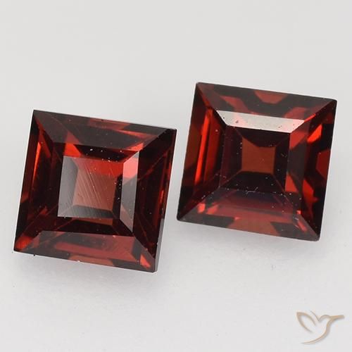 Shop natural 0.97ct ディープレッド パイロープガーネット gems, 四角形, from モザンビーグ at GemSelect. In stock, global shipping!