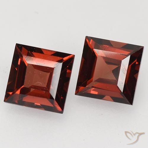 Shop natural 1.00ct ディープレッド パイロープガーネット gems, 四角形, from モザンビーグ at GemSelect. In stock, global shipping!