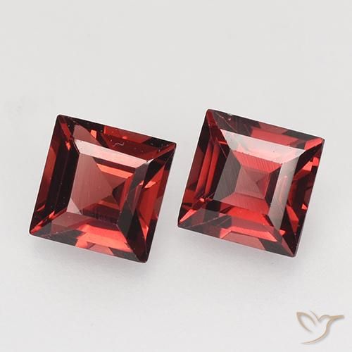 Shop natural 1.00ct ディープレッド パイロープガーネット gems, 四角形, from モザンビーグ at GemSelect. In stock, global shipping!