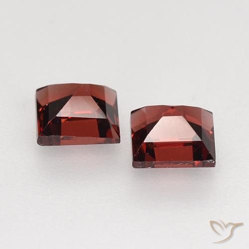 Shop natural 1.00ct ディープレッド パイロープガーネット gems, 四角形, from モザンビーグ at GemSelect. In stock, global shipping!