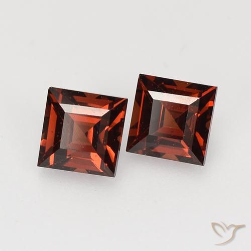 Shop natural 1.11ct メルローレッド パイロープガーネット gems, 四角形, from モザンビーグ at GemSelect. In stock, global shipping!