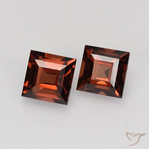 Shop natural 1.02ct メルローレッド パイロープガーネット gems, 四角形, from モザンビーグ at GemSelect. In stock, global shipping!
