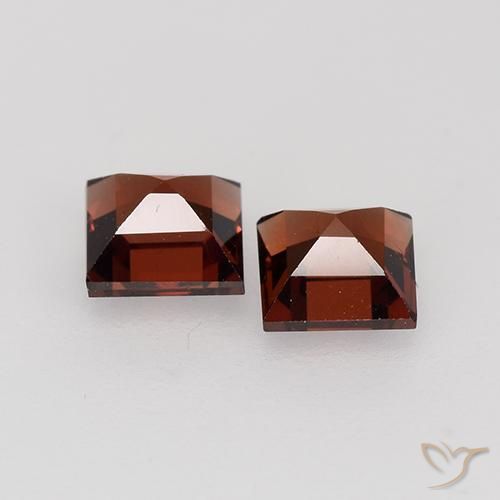 Shop natural 1.02ct メルローレッド パイロープガーネット gems, 四角形, from モザンビーグ at GemSelect. In stock, global shipping!