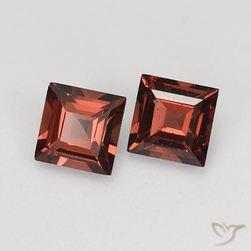 Shop natural 0.93ct ディープレッド パイロープガーネット gems, 四角形, from モザンビーグ at GemSelect. In stock, global shipping!