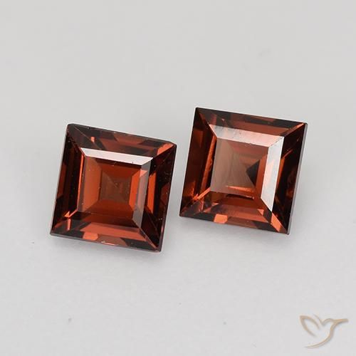 Shop natural 1.01ct メルローレッド パイロープガーネット gems, 四角形, from モザンビーグ at GemSelect. In stock, global shipping!