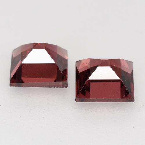 0.92カラットの天然スカーレットレッドパイロープガーネット（4.2×4.1 mm・四角）