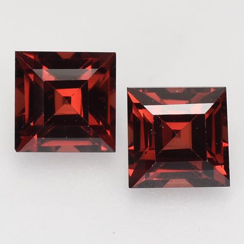 1.10カラットの天然ディープレッドパイロープガーネット（4.2×4.2 mm・四角）