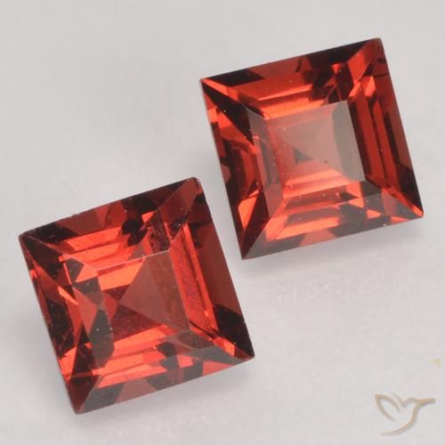 Shop natural 1.02ct ミディアムレッド パイロープガーネット gems, 四角形, from モザンビーグ at GemSelect. In stock, global shipping!