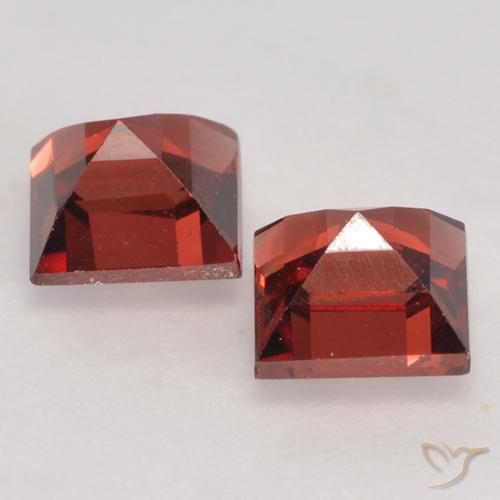Shop natural 1.02ct ミディアムレッド パイロープガーネット gems, 四角形, from モザンビーグ at GemSelect. In stock, global shipping!