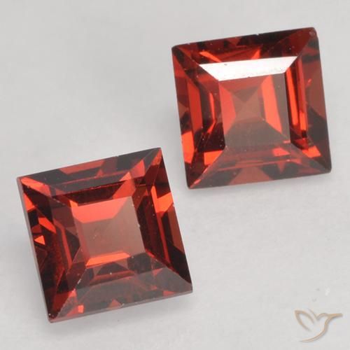 Shop natural 1.00ct ミディアムレッド パイロープガーネット gems, 四角形, from モザンビーグ at GemSelect. In stock, global shipping!