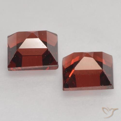 Shop natural 1.00ct ミディアムレッド パイロープガーネット gems, 四角形, from モザンビーグ at GemSelect. In stock, global shipping!