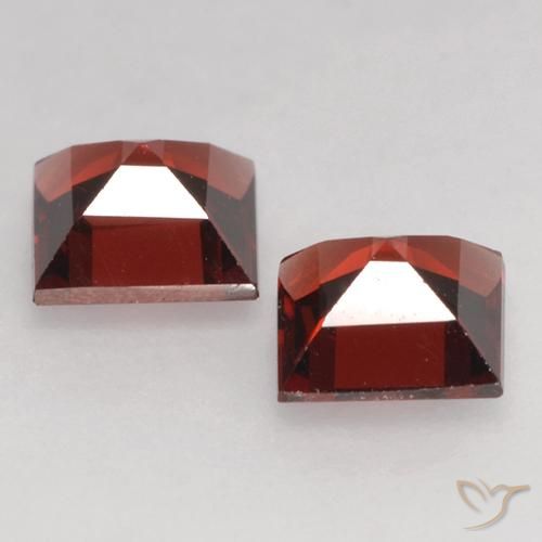 Shop natural 0.87ct 濃いスカーレットレッド パイロープガーネット gems, 四角形, from モザンビーグ at GemSelect. In stock, global shipping!