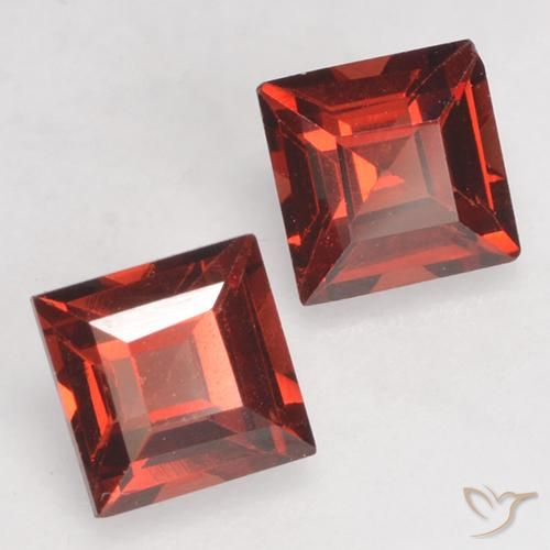 Shop natural 0.98ct スカーレットレッド パイロープガーネット gems, 四角形, from モザンビーグ at GemSelect. In stock, global shipping!