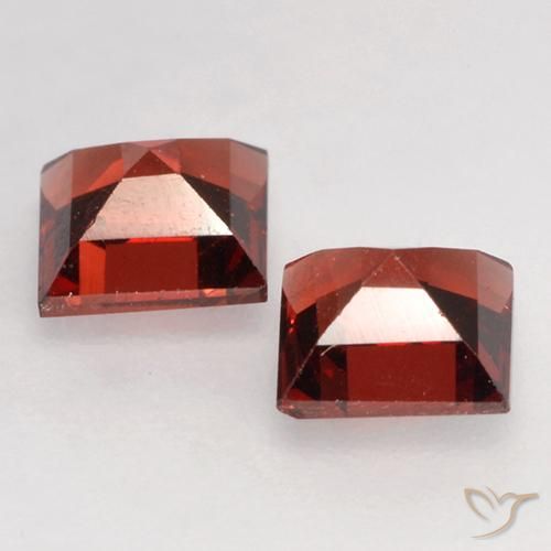 Shop natural 0.98ct スカーレットレッド パイロープガーネット gems, 四角形, from モザンビーグ at GemSelect. In stock, global shipping!