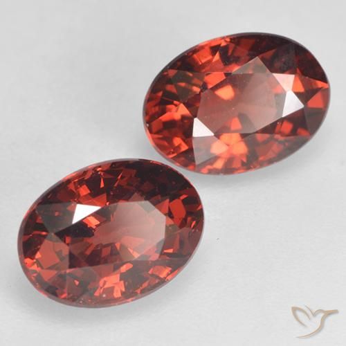 Shop natural 2.24ct ディープレッド パイロープガーネット gems, 楕円形, from モザンビーグ at GemSelect. In stock, global shipping!