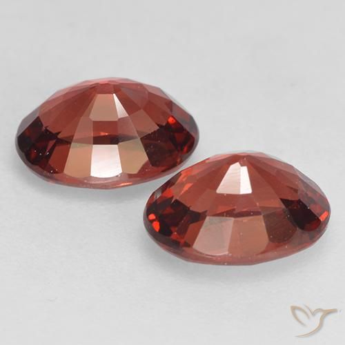 Shop natural 2.24ct ディープレッド パイロープガーネット gems, 楕円形, from モザンビーグ at GemSelect. In stock, global shipping!