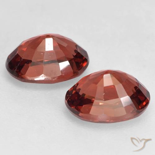 Shop natural 2.35ct ミディアムレッド パイロープガーネット gems, 楕円形, from モザンビーグ at GemSelect. In stock, global shipping!