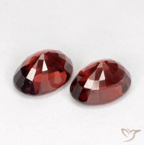 Shop natural 2.49ct ダークレッド パイロープガーネット gems, 楕円形, from モザンビーグ at GemSelect. In stock, global shipping!